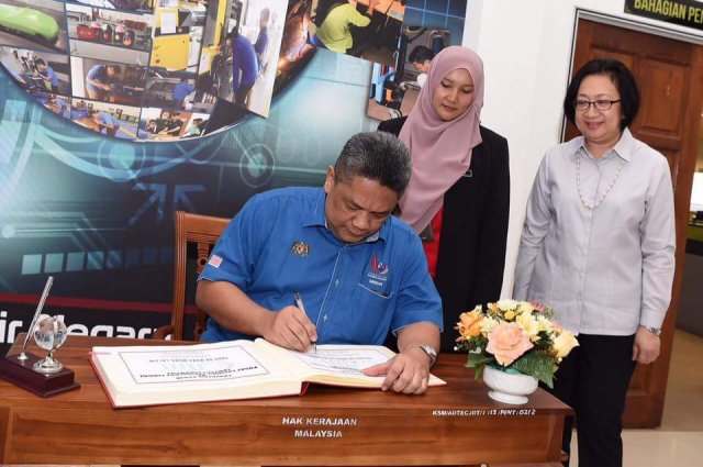 LAWATAN RASMI KSU KEMENTERIAN SUMBER MANUSIA & PEGAWAI PENGURUSAN TERTINGGI KSM KE ADTEC JERANTUT DAN ANJUNG ILP MUADZAM SHAH